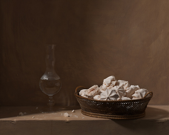 nature morte avec meringues et flacon